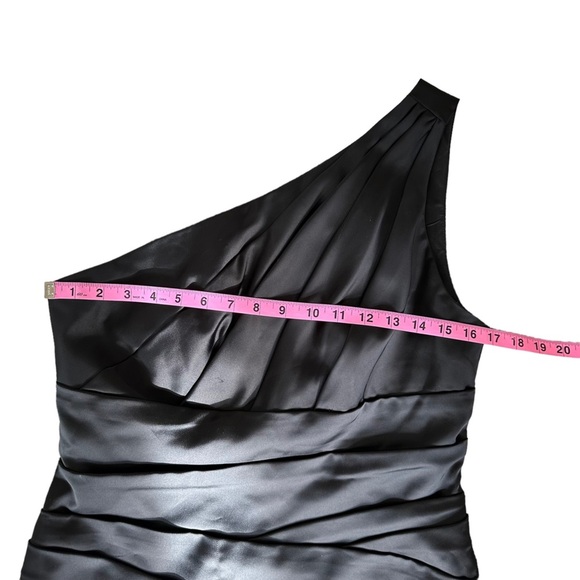 David's Bridal Black Stretch Satin One Shoulder Bridesmaid Dress Size: 10 - Picture 5 of 9